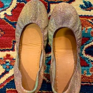 Size 10  (fits more like a 9 1/2)Tieks in A+ condition!